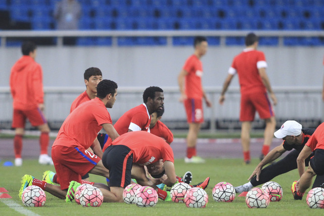 国足球冲击, 而缺乏对运 国足球冲击, 而缺乏对运